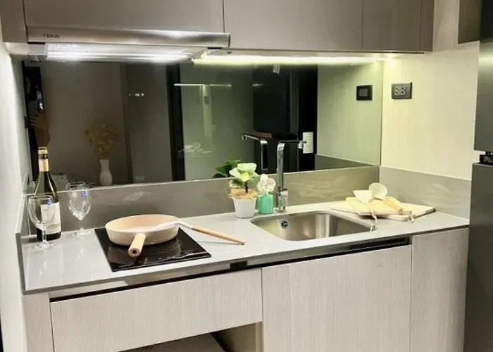 Thonglor Ekkamai 10 Mins Sky Pool 1br *